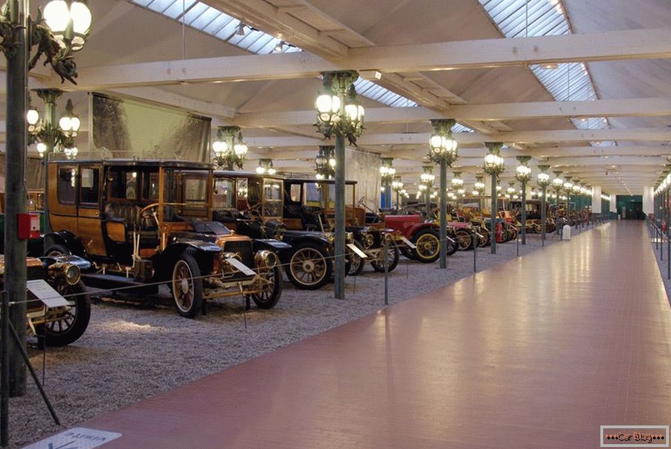 Museo de coches retro en Mulhouse