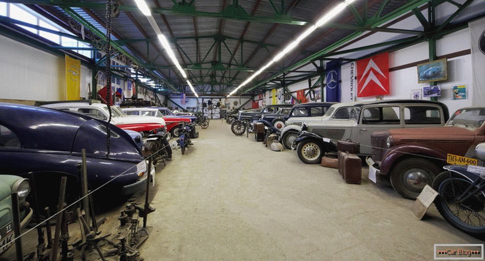Museo Lomakovsky de coches antiguos y motocicletas.