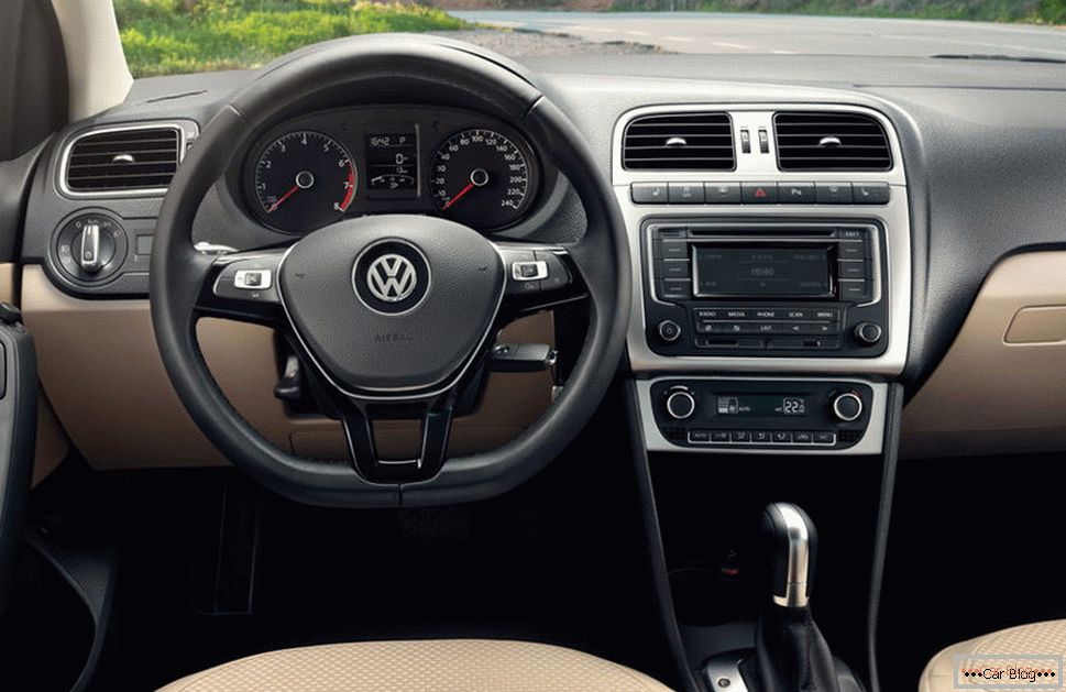 Dentro del Polo Volkswagen