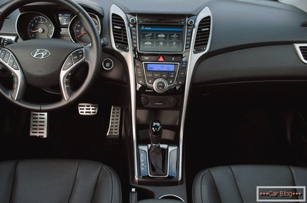 Interior del coche Hyundai i30.