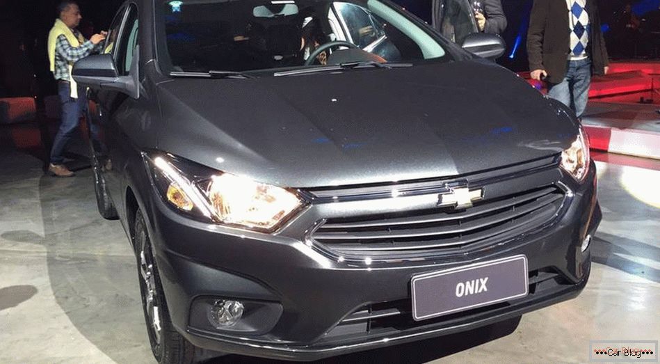 Chevrolet presentó Onix y Prisma actualizados.