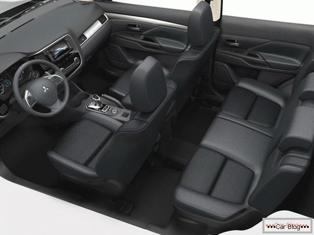 Dentro del coche Mitsubishi Outlander