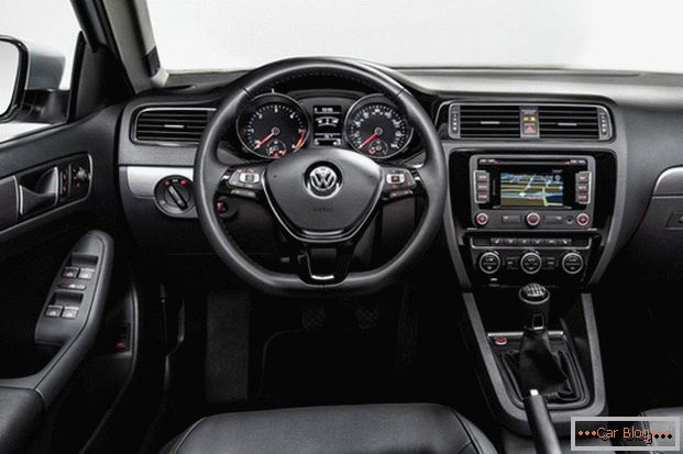 En la cabina del coche Volkswagen Jetta.