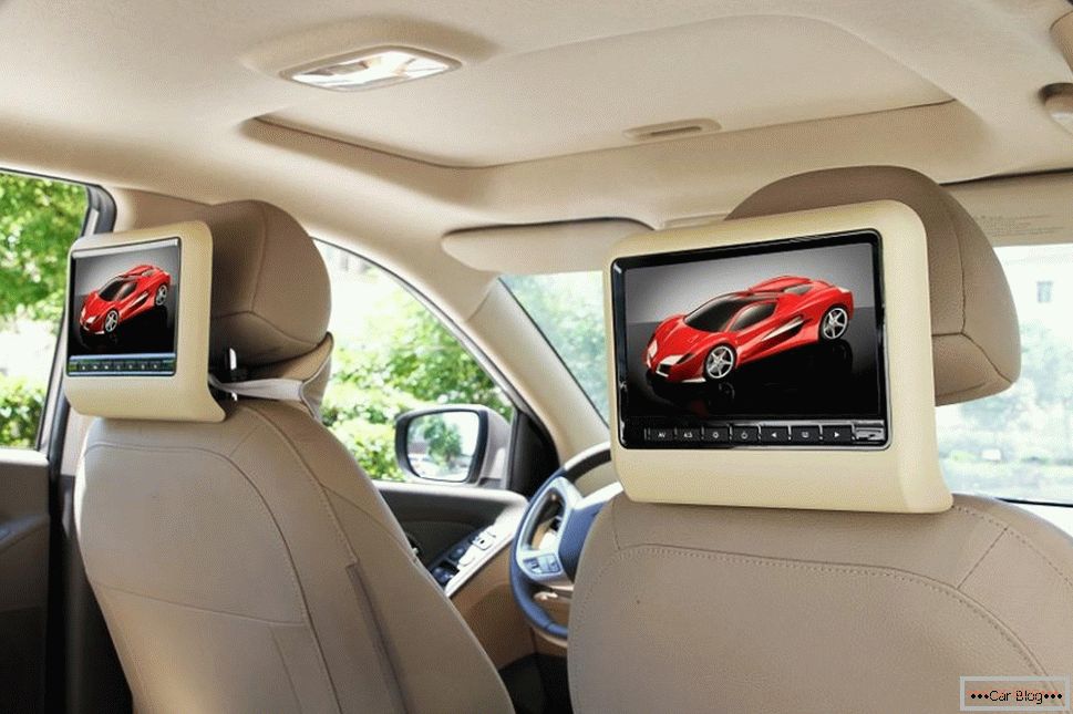 Cómo comprar un sistema de DVD con dos monitores para un automóvil o una minivan.