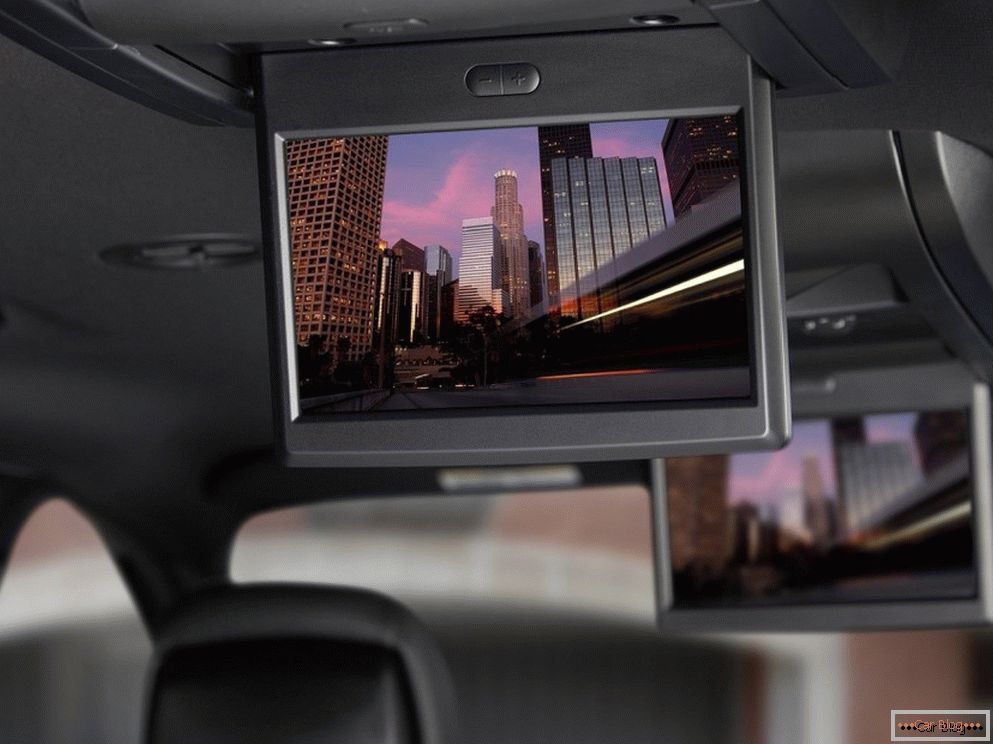 Cómo comprar un sistema de DVD con dos monitores para un automóvil o una minivan.