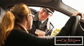 ¿Cómo puedo pagar una multa de policía de tráfico sin un recibo?