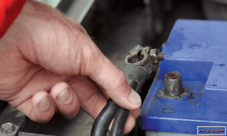 cómo hacer la reparación de la batería del coche