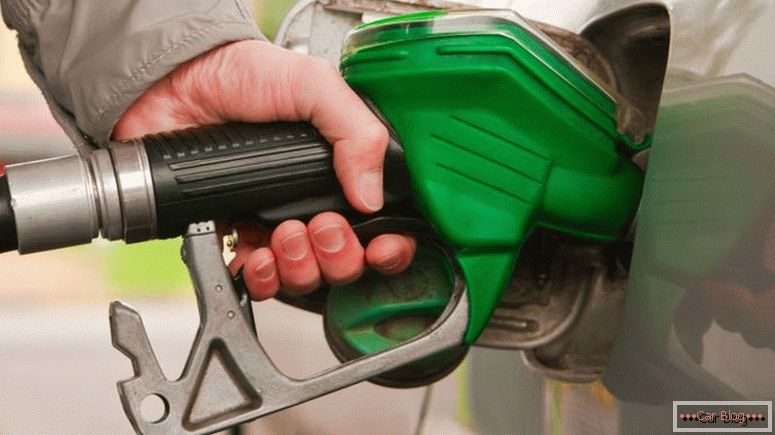 Al conocer el consumo de combustible, el automóvil se puede rellenar cuando sea necesario y cuánto