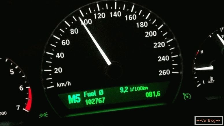 Consumo de gasolina por 100 km - el principal indicador de la eficiencia del automóvil.
