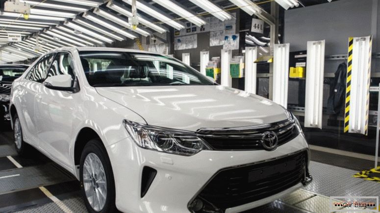 Producción de nuevo Toyota Camry.