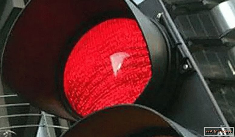¿Cuál es la penalidad por conducir una luz roja?
