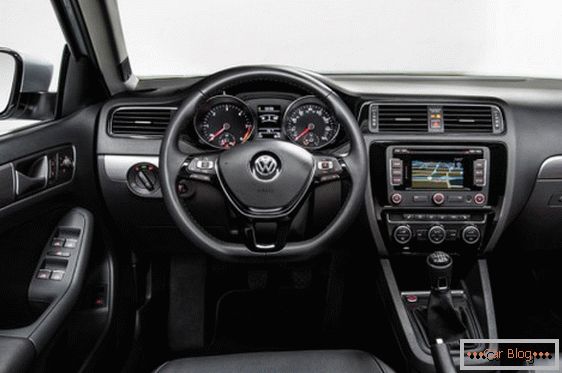 Coche berlina Volkswagen Jetta сочетает в себе простор и комфортабельность