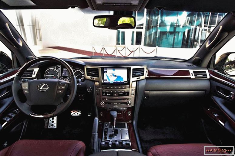 Lexus LX570 interior del coche