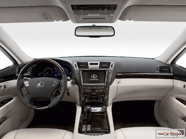 Interior Lexus LS y su acústica.