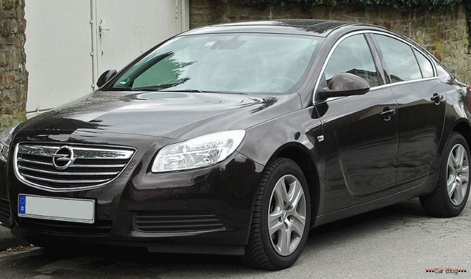Opel insignia clase media sedán