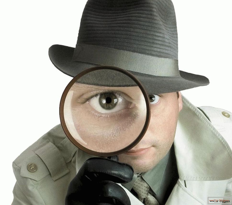 Estamos contratando a un detective privado.