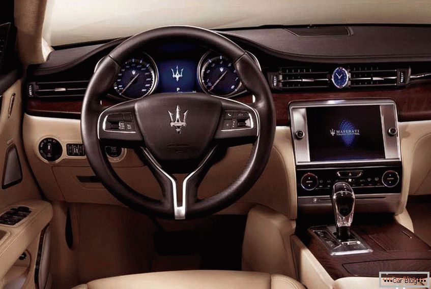 Maserati quattroport precio