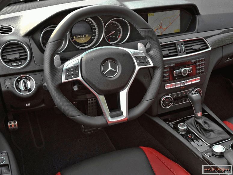 Mercedes Benz clase C 2014 amg interior del coche