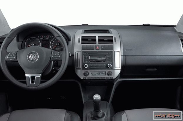 Dentro del Polo Volkswagen