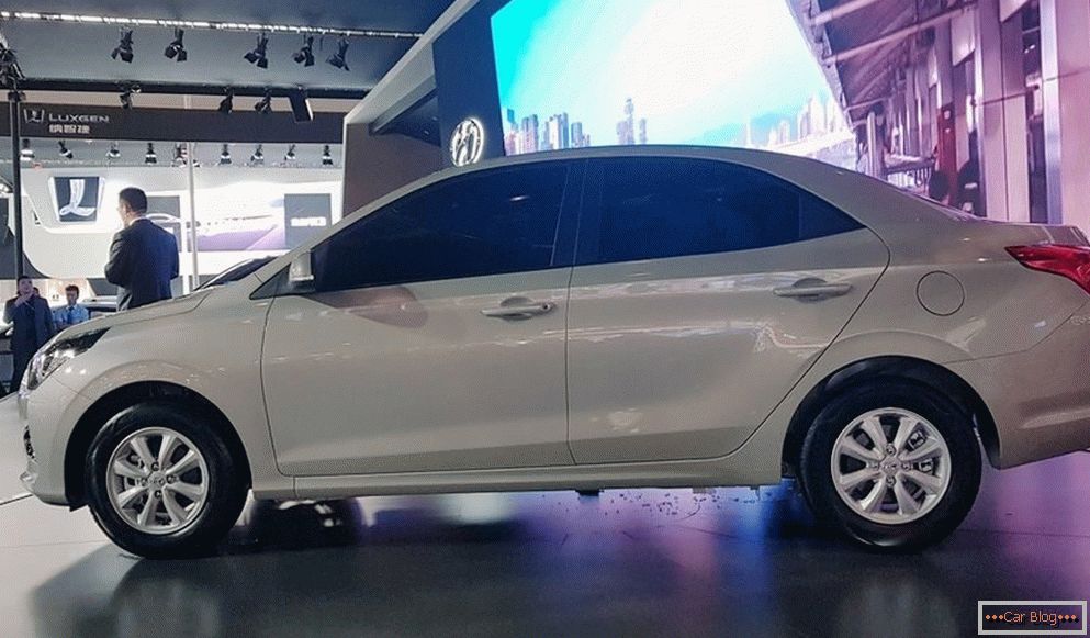 На автовыставке в Чунцине продемонстрировали самый дешевый Hyundai Reina