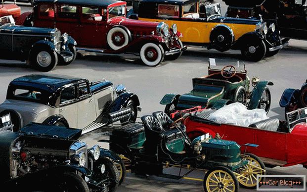 Algunos coches antiguos solo se pueden ver en exposiciones.