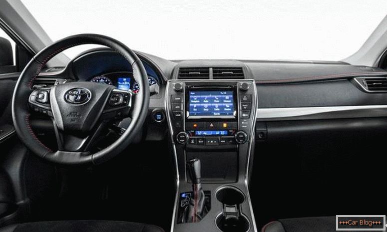 Nuevo interior de Toyota Camry