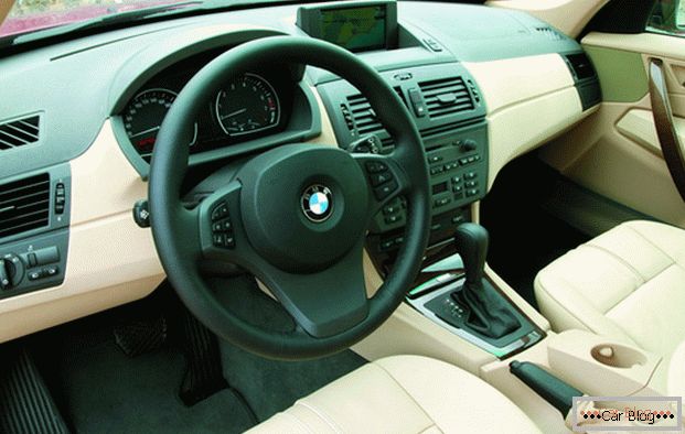 BMW X3 interior del coche