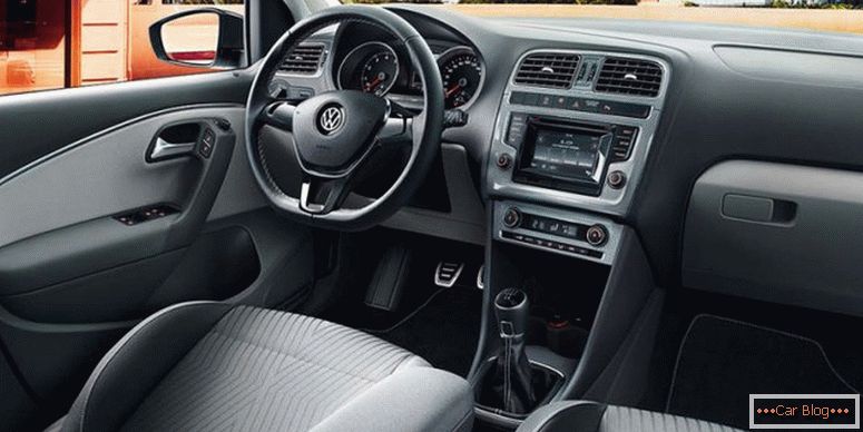 Salón Volkswagen Polo Sedan 2017 actualizado