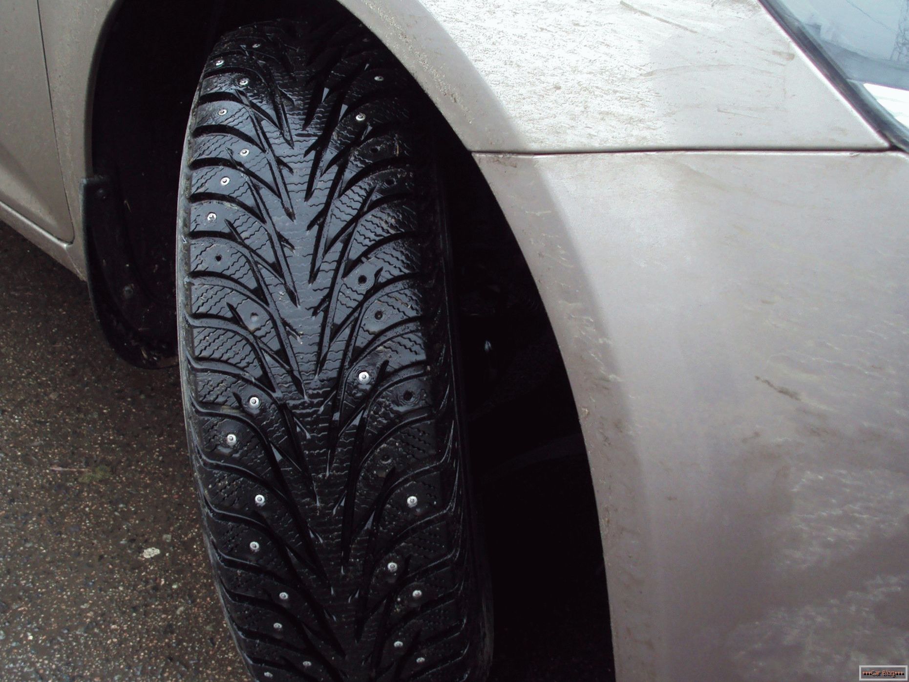 Gobierno acuerda introducir multas para neumáticos de verano en invierno