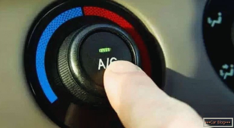 ¿Cómo funciona el aire acondicionado en el coche?