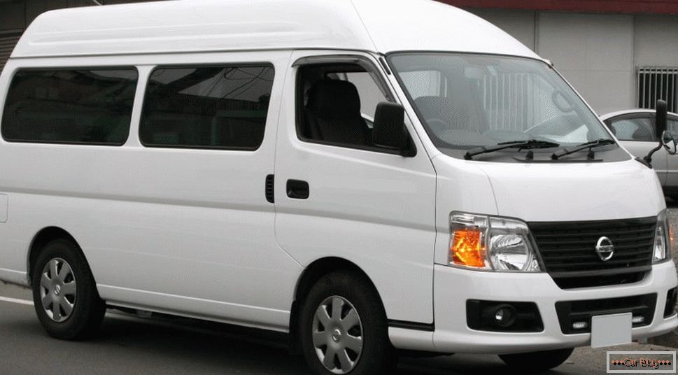 minibus nissan caravana