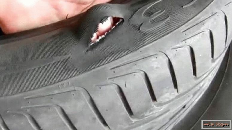 ¿Cuánto tiempo conserva el kit de reparación de neumáticos sin cámara?