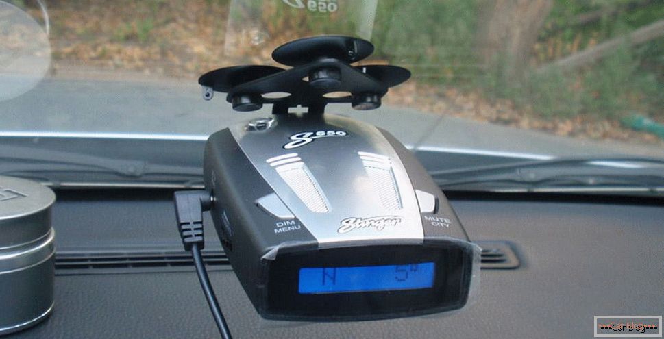 Detector de radar en el coche.
