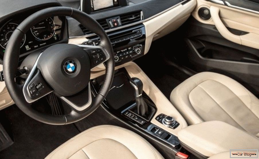 Sedán BMW X1