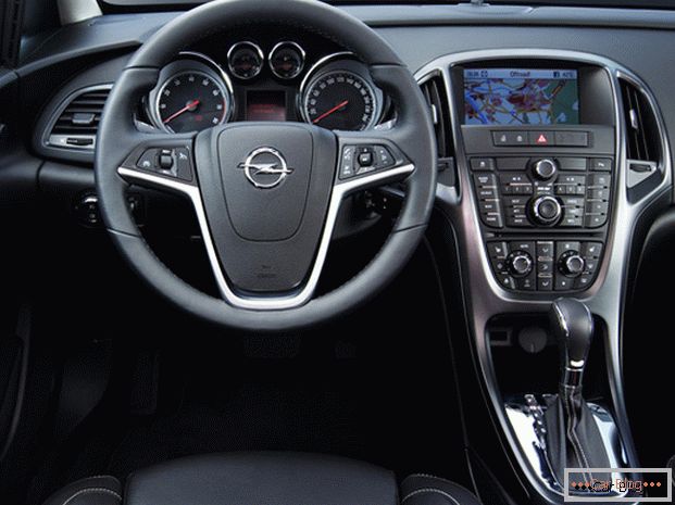 En la cabina de Opel Astra todo está pensado hasta el más mínimo detalle.