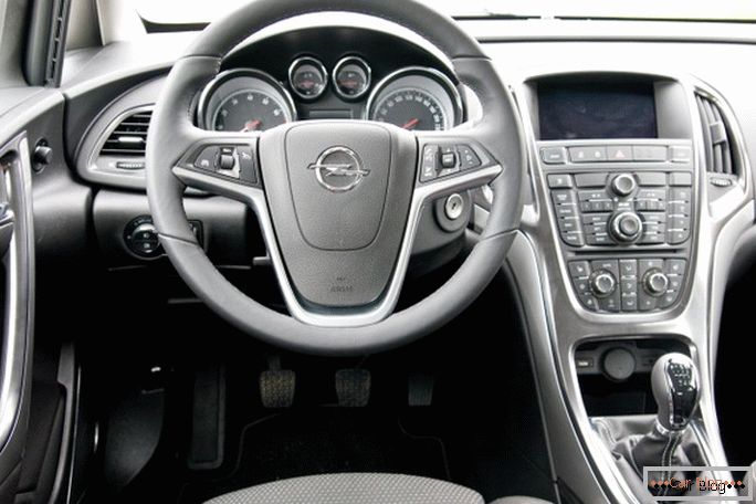 Dentro del coche Opel Astra