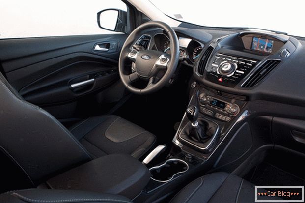 Ford Kuga cuenta con una cabina espaciosa y confortable. 