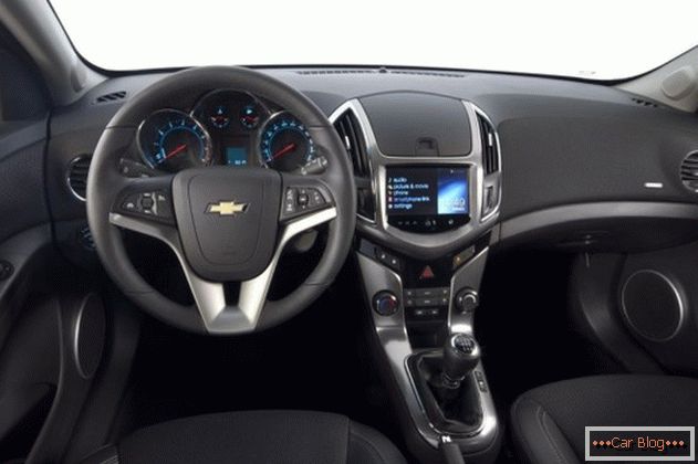 El interior del automóvil Chevrolet Cruze es famoso por su comodidad y confiabilidad