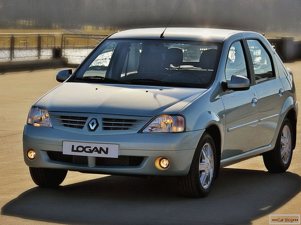 Renault Logan - vista frontal