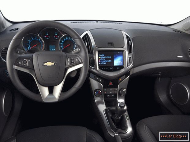 La primera vez deberás acostumbrarte a las características del tablero de instrumentos de Chevrolet Cruze.