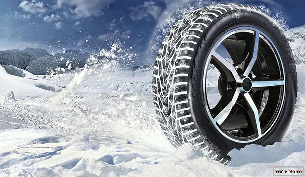 ¿Qué neumáticos son mejores en invierno: estrechos o anchos?