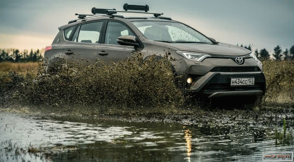 Toyota начала продавать в России спецверсию RAV4 Aventuras