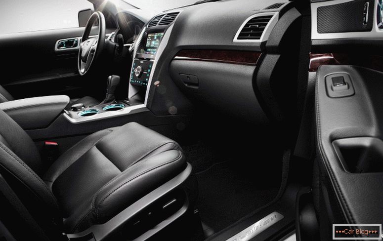 Interior del coche Ford Explorer 2014