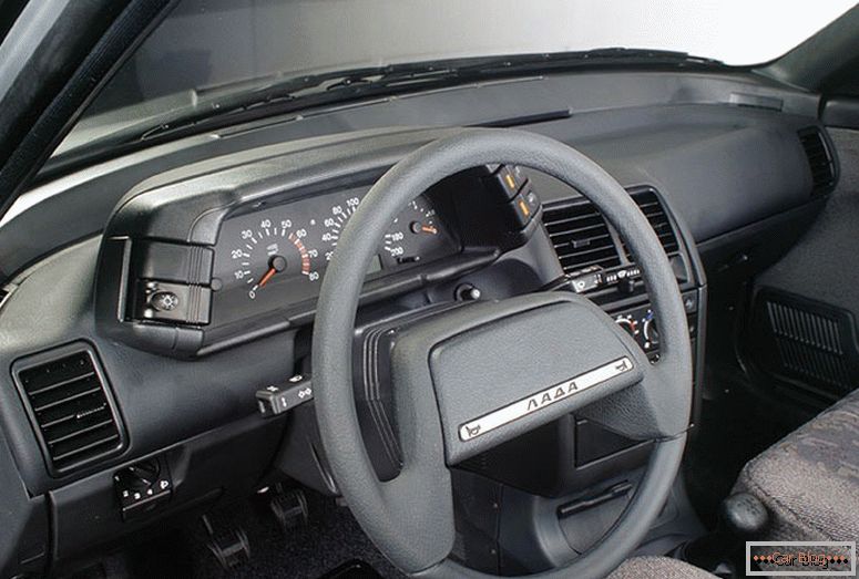 El diseño del interior del automóvil VAZ 2110