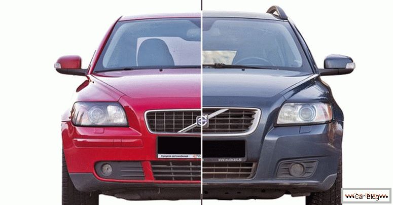 Volvo C40 antes y después del restyling.